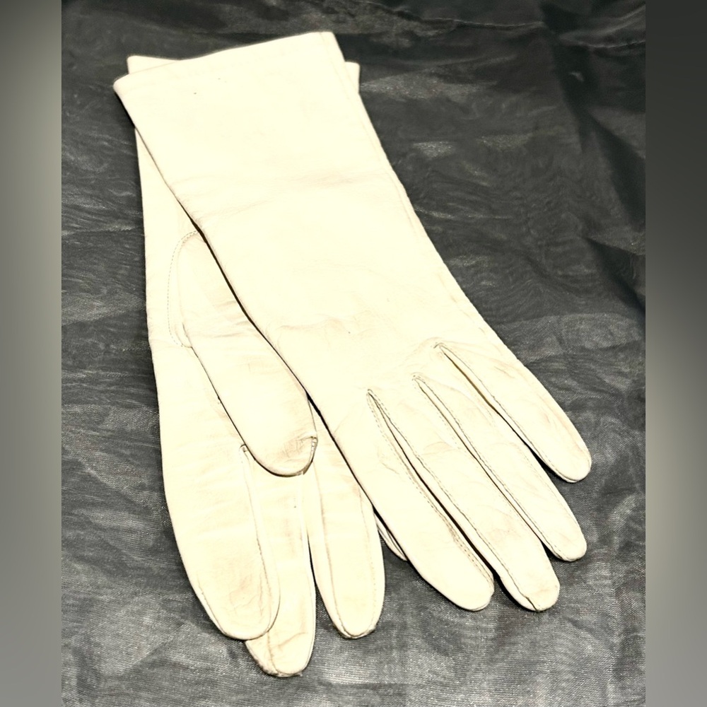 Vintage 50s Ivory White Leather Mid length Gloves size small
